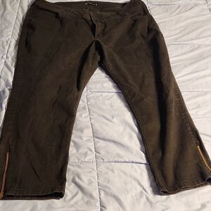Lee Women's Black Denim Ankle Length Jeans With Zippers At The Ankles Size 22W